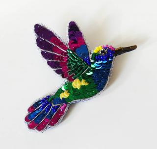 Handmade šitá korálková brošňa kolibrík (Handmade šitá brošňa z korálok - kolibrík)