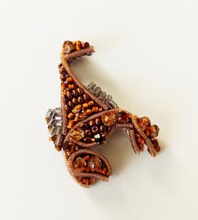 Handmade šitá korálková brošňa škorpión (Handmade šitá brošňa z korálok v tvare škorpióna)