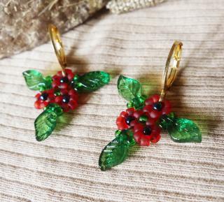Kvetinové náušnice - divé maky z korálok a chirurgickej ocele (Handmade červené kvetinové zapínacie náušnice šité z korálok  s chirurgickou oceľou)