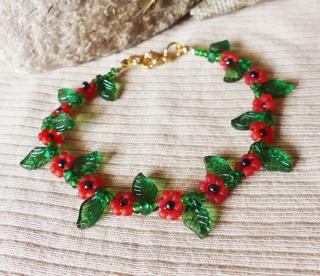 Kvetinový náramok divé maky z korálok a chirurgickej ocele (Handmade červený kvetinový zapínací náramok šitý z korálok  s chirurgickou oceľou)