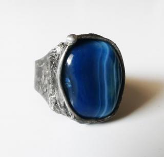 Masívny cínovaný prsteň s liečivým kameňom achátom (Handmade cínovaný prsteň s liečivým minerálom modrým achátom)