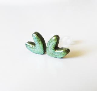 Perleťové zelené antialergické napichovacie náušnice srdiečka z polymérovej hmoty (Handmade perleťové zelené antialergické napichovačky v tvare srdca )