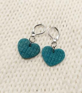 Ručne robené visiace náušnice - zelené pletené srdiečka s chirurgickou oceľou (Handmade visiace náušnice zimné pletené srdcia z fima - chirurgická oceľ)