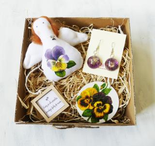 Sirôtkový darčekový box pre ženy s náušnicami a dekoráciami (Sirôtkový darčekový box obsahujúci náušnice, anjelika a závesné dekorácie)