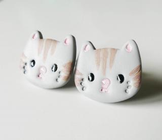 Sivé napichovacie náušnice antialergické mačky (Handmade antialergické napichovačky z fima)