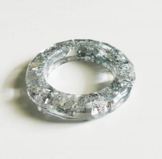 Strieborný živicový prsteň s kovovými fóliami (Handmade strieborný prsteň zo živice s kovovými fóliami)