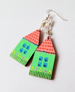 Zelené drevené visiace náušnice domčeky  (Drevené náušnice zelené maľované domčeky )
