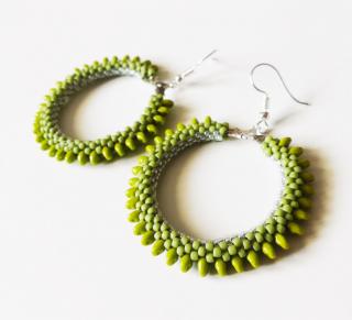 Zelené kruhové handmade náušnice z korálok (Handmade kruhové zelené náušnice )