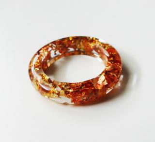 Živicový prsteň s medenými kovovými fóliami (Handmade prsteň zo živice s medenými kovovými fóliami)