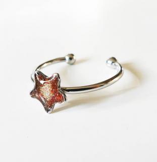 Živicový ručne robený prsteň medená perleťová hviezda - chirurgická oceľ (Handmade živicový prsteň v tvare hviezdy z chirurgickej ocele)