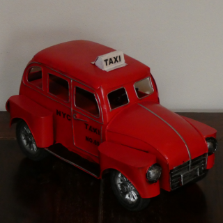 Kovová replika auto (16x25x12.5cm) - červené
