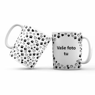 Hrnček s vlastnou fotkou a labkami so srdiečkami okolo (CELOPOTLAČ) - 330ml biely Čierna