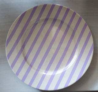 Tanier plytký 26 cm NINA fialové prúžky (Tanier pl.NINA 26 cm fial)
