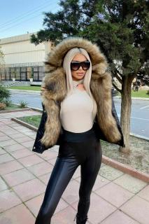 Luxusná zimná čierna bunda s veľkou kožušinou Veľkosť: L