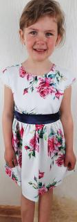 Basta dievčenske šaty biele kvetované s modrou stuhou Veľkosť: 110