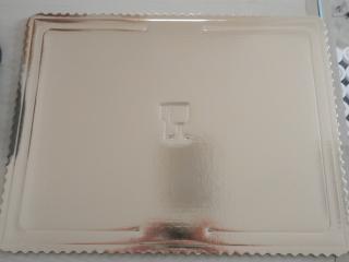 zlata štvorcová podložka pod tortu 26 x 26 cm