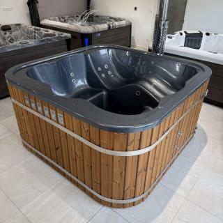 Štvorcový kúpací sud Premium s hydromasážnym a aeromasážnym systémom (akrylová ergonomická vložka, vírivá vaňa)