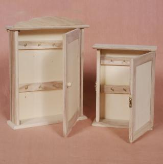 Drevená skrinka na kľúče malá - jednoduché dvierka (drevené polotovary na dekupáž PENTACOLOR)