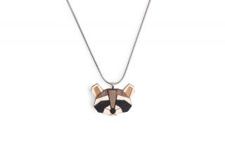 Drevený prívesok Raccoon Pendant