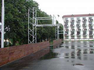 Basketbalová konštrukcia DOR-SPORT, priehradová, otočná, vys. 2700 mm (Vonkajšia priehradová otočná basketbalová konštrukcia s vysadením do 2700 mm.)