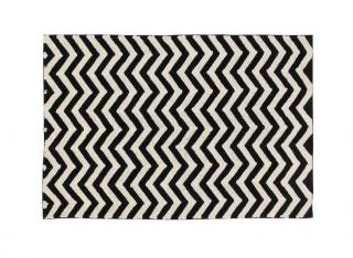 Lorena Canals prateľný koberec Black & White Zig-Zag Velkosť: 80 x 230 cm