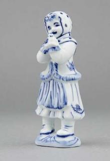 Cibulák Děvče s ptáčkem 10,8 cm originální cibulákový porcelán Dubí, cibulový vzor,