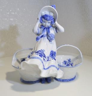 Cibulák Dívka s košíky Dux 24 cm originální český porcelán Dubí 2.jakost