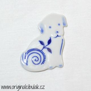 Cibulák Magnetka pejsek 6,3 cm, originální cibulákový porcelán Dubí, cibulový vzor,