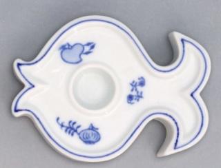 Cibulák Svícen plochý ryba 9,2 cm originální cibulákový porcelán Dubí, cibulový vzor,