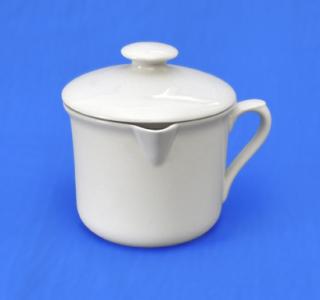 Hrnek bílý Vařák velký s hubičkou s bočním ouškem a víčkem Český porcelán a.s. Dubí