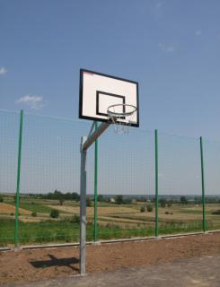 Basketbalová konštrukcia jednostĺpová s ramenom 1,2 m, pre veľkosť tabule 105x180cm, montovaná do montážnych puzdier