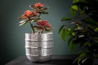 Kvetináč JOTUN SILVER MIDDLE (Dizajnový strieborný kvetináč z kovu 19cm.)