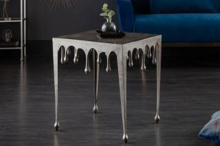 Stolík LIQUID SILVER (Dizajnový kovový príručný stolík strieborný 50cm.)