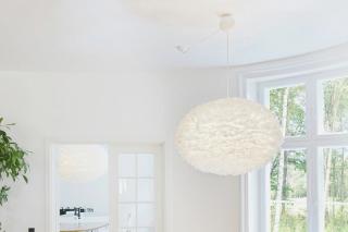 Závesná lampa VITA EOS 65 (Dizajnová závesná lampa z peria biela 65cm.)