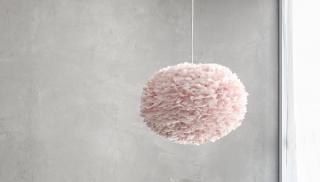 Závesná lampa VITA EOS ROSE 35 (Dizajnová závesná lampa z peria bledoružová 35cm.)