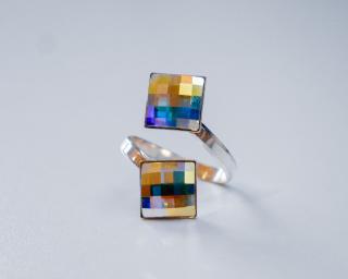 Strieborný prsteň s kryštáľom Swarovski Chessboard 2x10mm dúhový Crystal AB