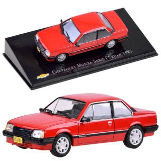 JOKO Model Zberateľské Kovové auto Chevrolet Monza Serie I Sedan 1985, na plastovom podstavci, červené