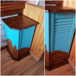 RETRO Drevený rohový stolík, hnedo-modrý