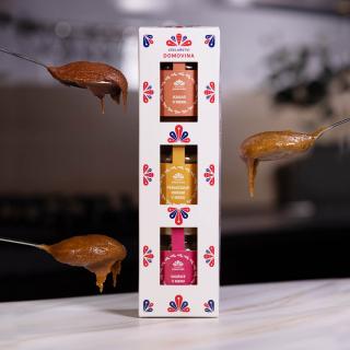 Včelařství Domovina Voňavé vianoce darčekové balenie 3x75 g ochutené medy Design: Domovina škorica, perníček, kakao