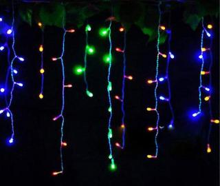 Vnútorný LED vianočný záves - rôznofarebná, stále svietiaca, 2,5m, 105 LED, prepojovateľný Délka světelné části+délka přívodního kabelu a počet LED:…