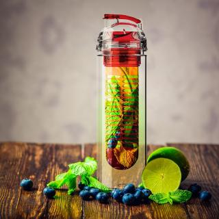 Eko fľaša s filtrom na ovocie 800ml (červená)