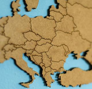 Luxusná drevená mapa na stenu XL - hnedá